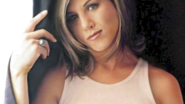 Amico arrapato soddisfa una bomba oliata nel letto video vecchie troie italiane oscurato