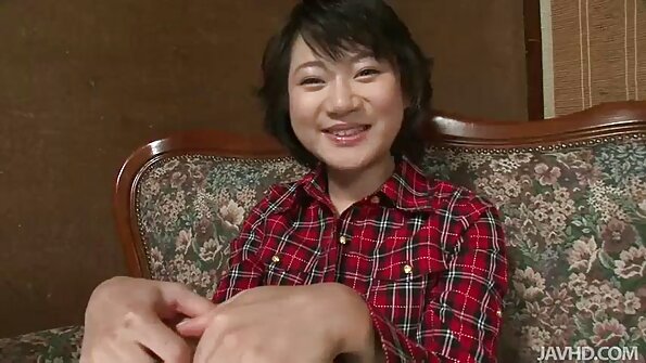 La donna più anziana sembra fantastica e video di vecchie troie scopa il giovane come una ragazza adolescente