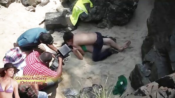 Una bella spogliarellista viene scopata da un tizio rude e video xxx vecchie dotato