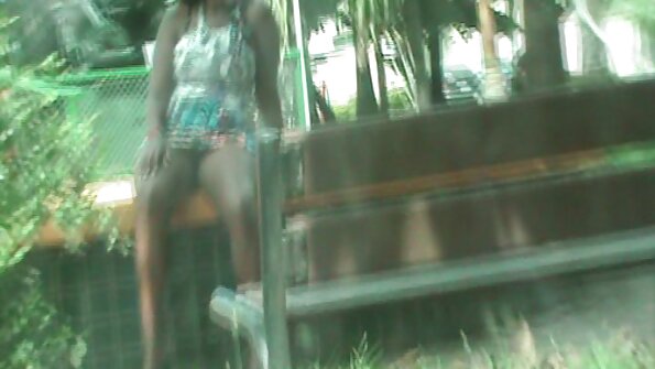 La dottoressa Nina Elle lesbiche anziane video vuole che il paziente le scopi la figa