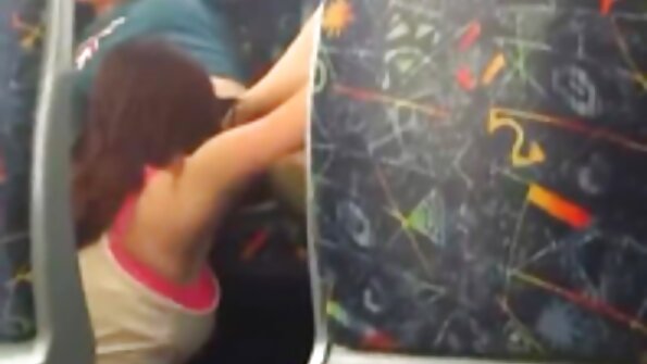 La masturbazione è l'unica cosa che diverte la bionda film porno vecchie maiale annoiata