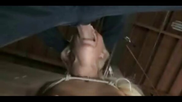Il dottore fa video porno di nonne una pausa per scopare la padrona tettona nella camera vuota