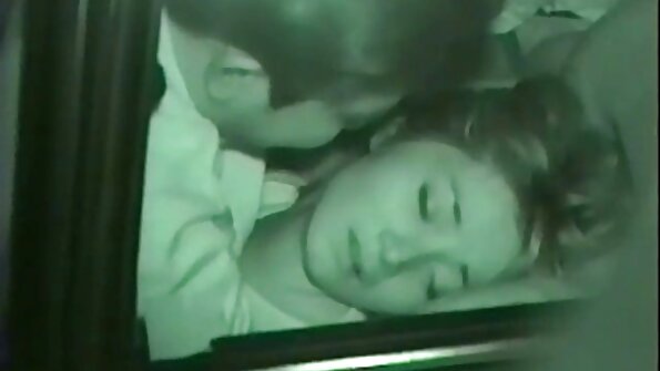 Il video porno vecchie porche maschio offre piacere sessuale a una ragazza così sexy Anainda