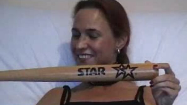 Bella azione a video porno gratis vecchie lesbiche tre di bruna, bionda e stronzo