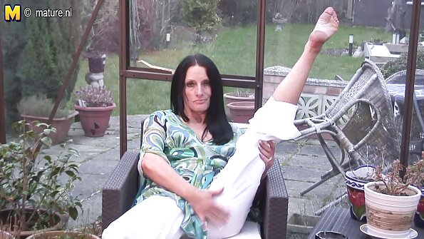 Il corpo oliato della ragazza video vecchie porno gratis fa eccitare il massaggiatore giapponese e il ragazzo la scopa