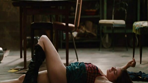 Splendida latina con video porno nonne con giovani un bel culo viene scopata a pecorina sul divano