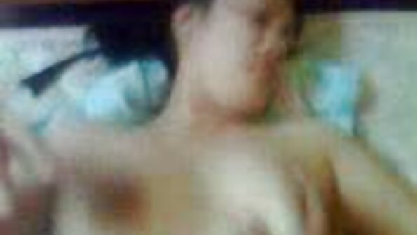 Caldo trio FFM nonne porche italiane gratis azione di due giovani donne ardenti e uno stronzo