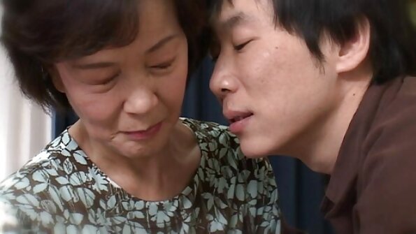 Bruna flessibile è spalancata per quel cazzo film porno gratis vecchie troie duro come la roccia