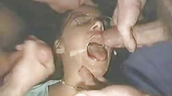 La bella truccatrice Luna Starr si è trapanata nel sesso a faccia in giù vecchie porno video