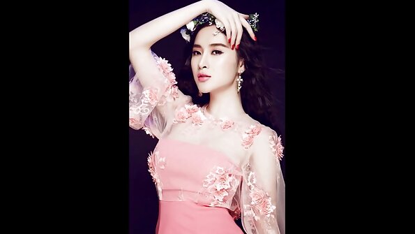 Ragazzo maturo impala la sua figliastra formosa in bagno video vecchie tettone