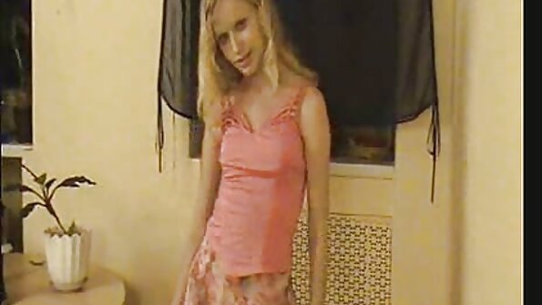 Scopando una troia video sesso vecchie nel buco del culo all'aperto