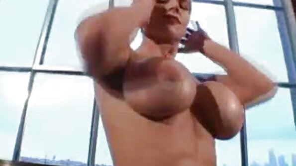 Fidanzata con vecchie erotiche grandi tette e il suo uomo che scopano in cucina