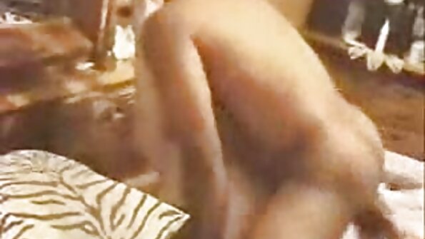 Il porno video vecchie tizio ha sborrato su tutta la figa della ragazza nera dopo averla scopata