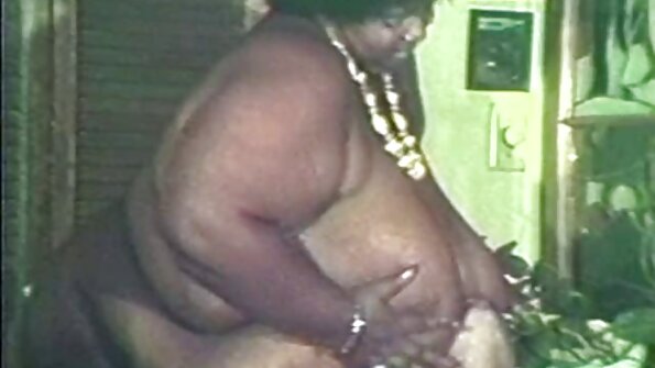 I tizi arrapati sono pronti a dondolarsi con le loro mogli super film porno nonne italiane arrapate