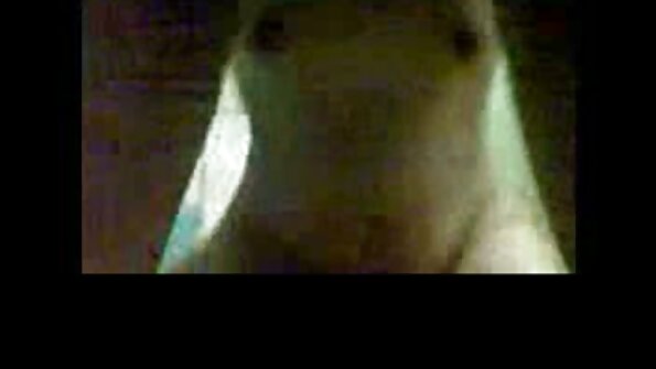 Una bella ragazza dai capelli video porno vecchie ciccione rossi sta spingendo il culo vicino alla faccia del ragazzo