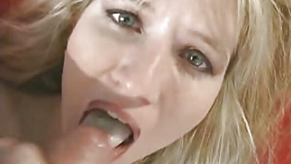 Milf formosa nel video porno nonne italiane suo letto vuole ogni centimetro di grosso cazzo nella sua fica