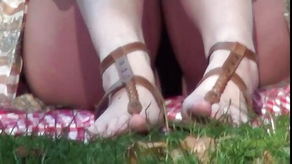 Horny Ebony minx trascorre la quarantena divertendosi con i giocattoli video porno gratis vecchie lesbiche