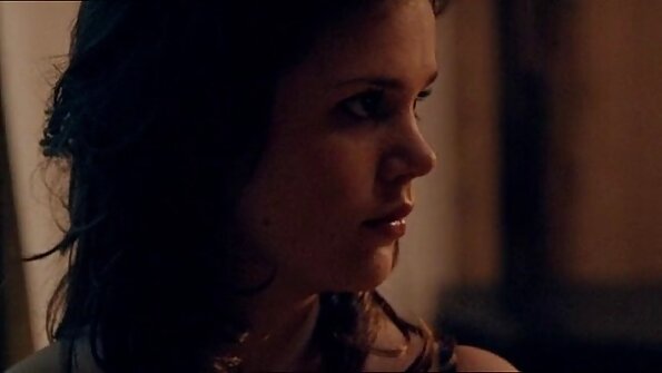 Hot MILF video porno gratis di nonne in calze rosse celebra le vacanze facendo sesso con il figliastro