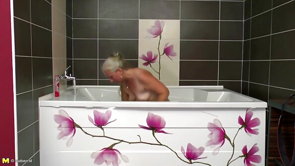 La casalinga invita il video porno italiane vecchie ragazzo del prato dentro a scoparle la fica