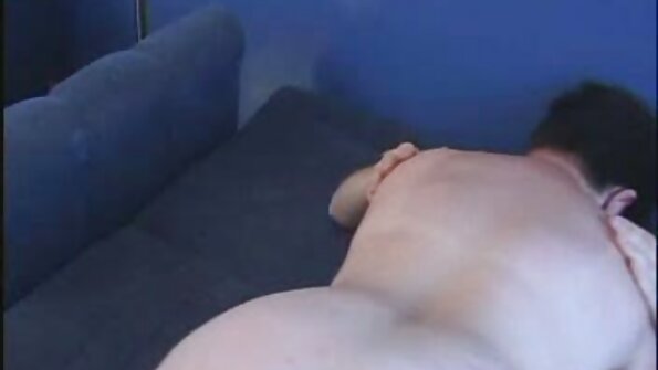 Sesso lesbo sul video sesso vecchie lettino da massaggio con una bomba dai capelli rossi