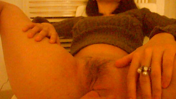 Bionda riccia in corsetto nero implica il patrigno video gratis di vecchie nella copulazione