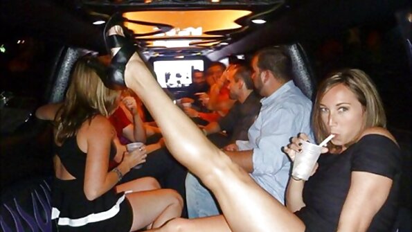 La ragazza ha un regalo per gli abbonati sotto forma di film porno gratis nonne porche brocche nude e ciliegie