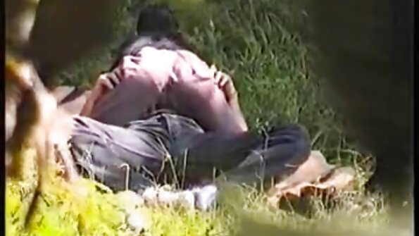 L'amore non è difficile da ottenere in un rapporto a tre con la matrigna video vecchie lesbiche e l'amante