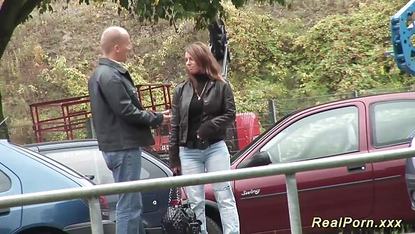 Le donne arrapate sono nude video porno con vecchie sull'autobus, si fanno scopare le fighe