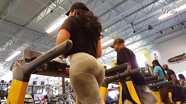 La formosa Darla Crane e la piccola Alice Green condividono un video porno gratis vecchie cazzo