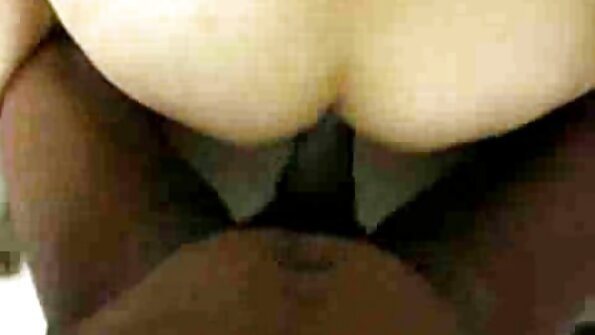 Il bottino della ragazza è tutto rosso per la dura sculacciata durante la xxx nonne troie doppia penetrazione