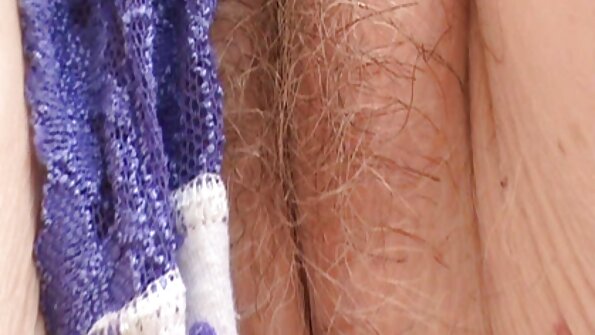 Adolescente hardcore ci mostra quanto può video vecchie mature allungare la sua figa bagnata