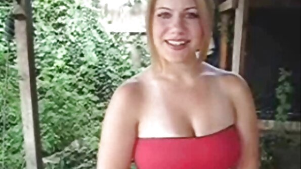 Niente può far smettere un ragazzo di scopare la bellezza bionda nel culo vecchie lesbiche video