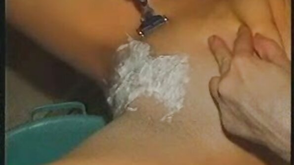 Quattro ragazze film porno di vecchie gratis e due tizi stanno facendo una festa di sesso hardcore