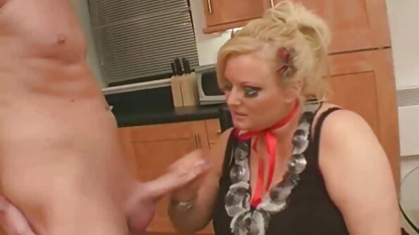 Il video sex vecchie trio più eccitante nella vita di una ragazza è con il fidanzato e il fratellastro