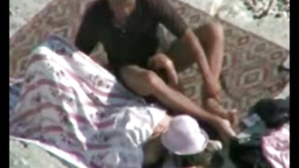 La formosa video porno di nonne regina del porno bruna viene inchiodata dal suo amante tatuato