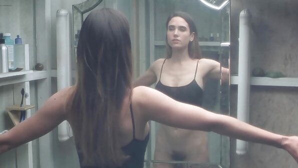 Una video porno con vecchie dea eccitata fa sesso inarrestabile con l'amante in soggiorno