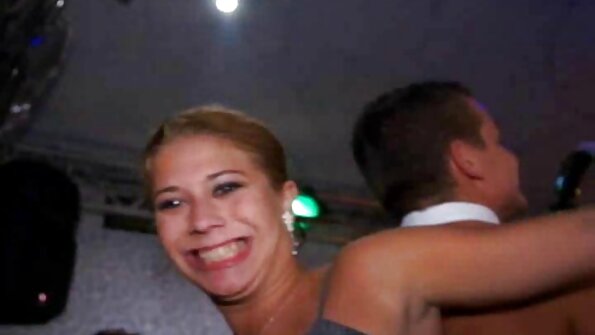 Una donna con delle belle gambe invita video porno vecchie porche italiane il fratellastro a fare il coito