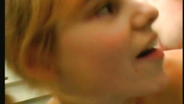 Azione POV sporca con dollface che si occupa video amatoriali nonne di un immenso cazzo nero