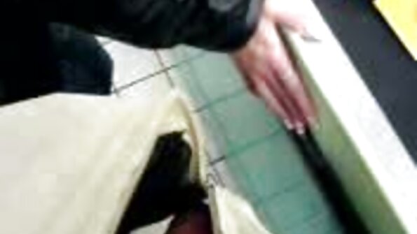 Troia estasiante viene scopata inaspettatamente dal proprietario video porno signore vecchie della moto