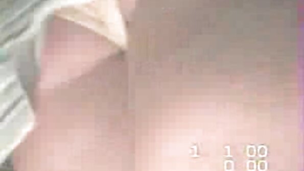 La ragazza video porno vecchie si è lamentata con l'amica di BF e l'amico è venuto a scoparla